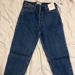 NWT - Abercrombie & Fitch All Day Comfort Stretch Denim High Rise Mom Jeans